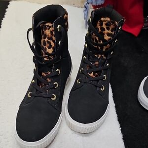 Timberland Black Lace Up Boots with Brown Accents